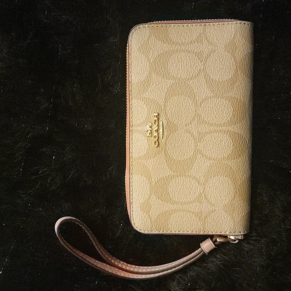 COACH SIGNATURE WRISTLET - Picture 5 of 7